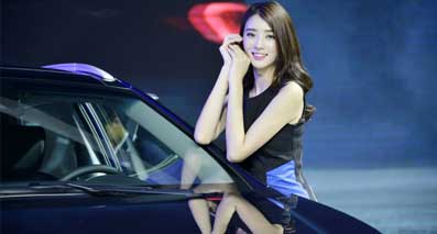 最美、最會(huì)擺pose的車展車模，原來(lái)是她！