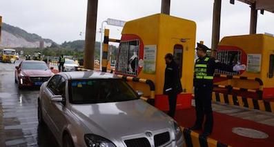 收費站的“潛規(guī)則”，今年回家走高速不再中招