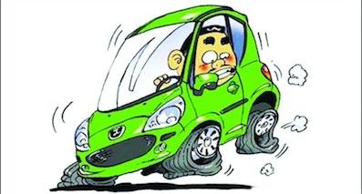 行駛中的車爆胎威力有多大你知道嗎？