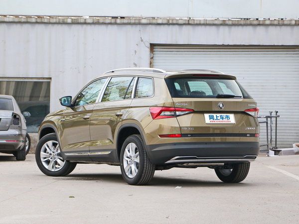 斯柯達  TSI330 左后正45度
