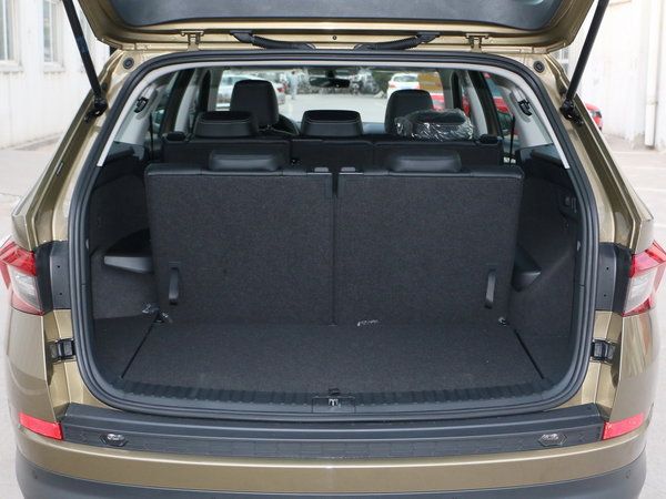 斯柯達  TSI330 后備箱