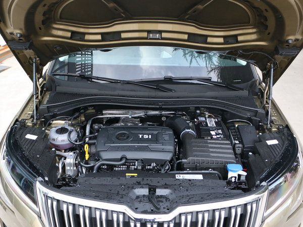 斯柯達  TSI330 發動機艙