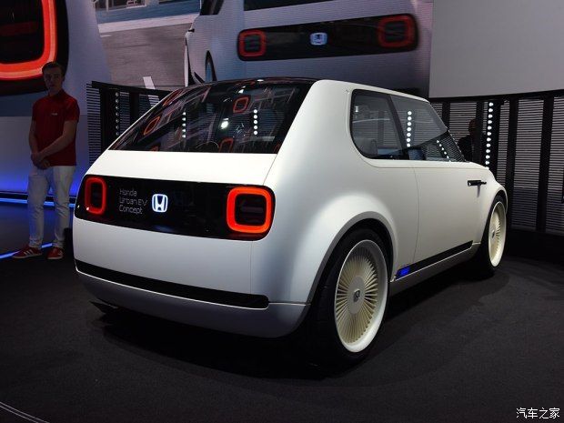 電動汽車，奔馳C級，寶馬3系，奧迪A4，車企電動汽車計劃,奔馳電動車，寶馬電動車，奧迪電動車