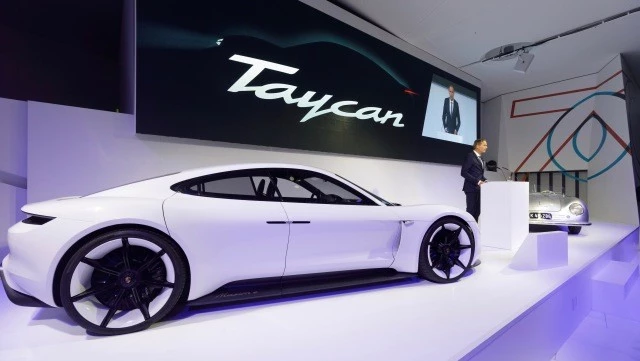 保時(shí)捷公布首款純電動(dòng)跑車(chē)Taycan量產(chǎn)計(jì)劃