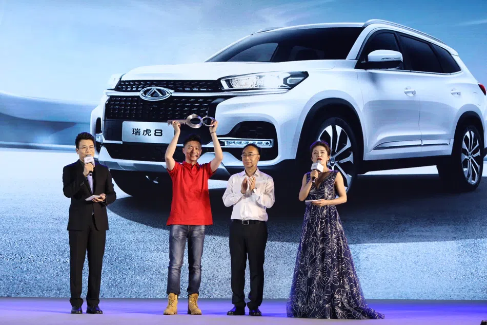 瑞虎8開(kāi)啟萬(wàn)人交車(chē)序幕 現(xiàn)場(chǎng)大SHOW黑科技