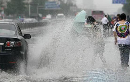 下雨開(kāi)車注意事項(xiàng)你學(xué)到了嗎 雨天用車技巧