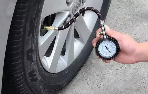 車主注意！這才是檢查輪胎的正確姿勢，4S店絕對沒教過你