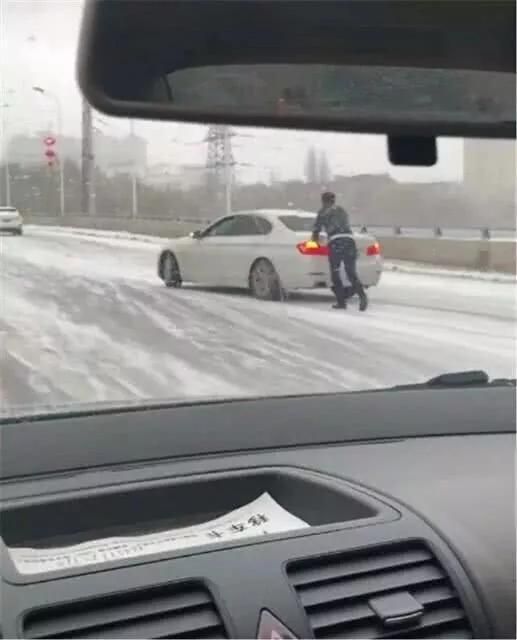 前輪驅動和后輪驅動差別有多大 雨雪天就知道了