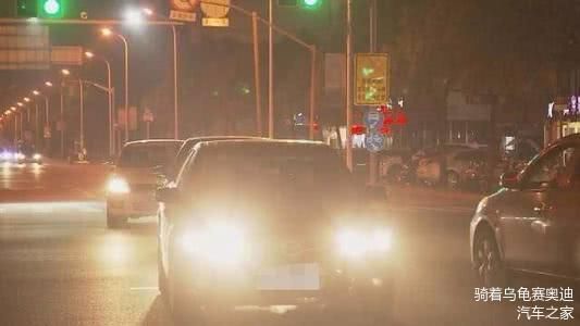 開(kāi)車遇到遠(yuǎn)光狗咋辦 別對(duì)射 用這招制服他
