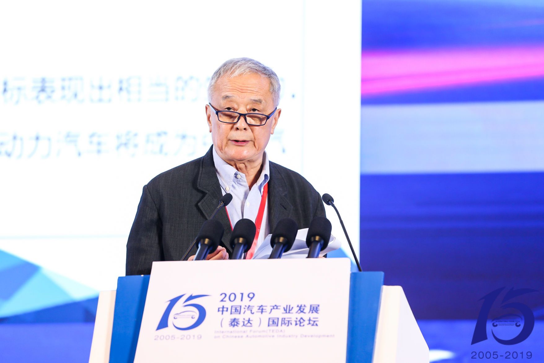 李萬里：產業政策大變身，市場要兼顧新舊與內外