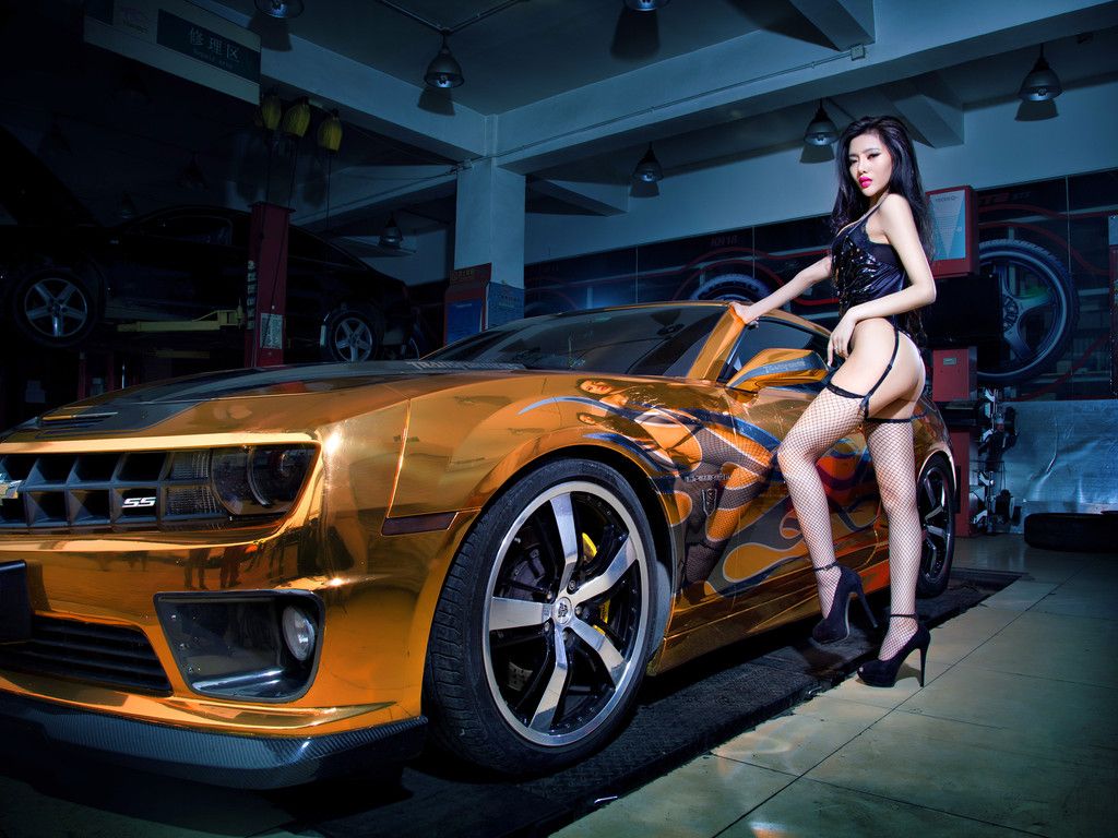 科邁羅改裝車美女模特