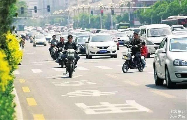 如果開車撞著闖紅燈的行人 責任怎么劃分呢