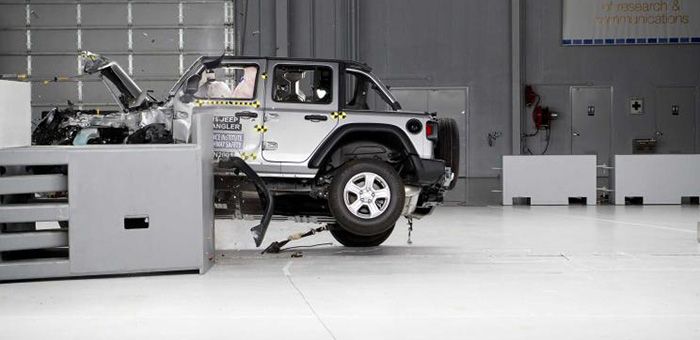 IIHS新成績(jī)：海外版Jeep牧馬人碰撞翻車(chē)