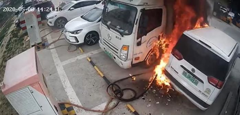 新能源汽車自燃事故頻發(fā) 讓行業(yè)警鐘長鳴