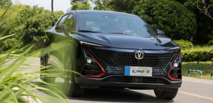 汽車界的國貨之光 吉利ICON還是長安UNI-T？