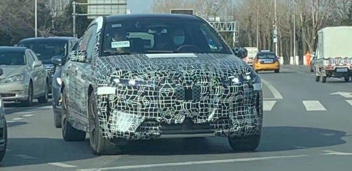 寶馬純電旗艦SUV iX路試諜照曝光 或于11月上市