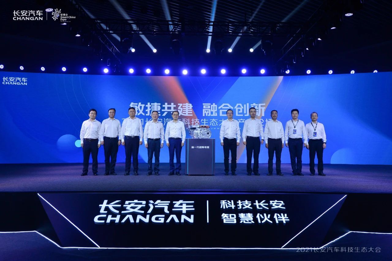 阿維塔E11首發(fā)，長(zhǎng)安定下年銷(xiāo)450萬(wàn)輛新目標(biāo)