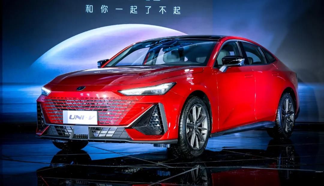 電動升降尾翼 長安UNI-V“錯峰”廣州車展首發