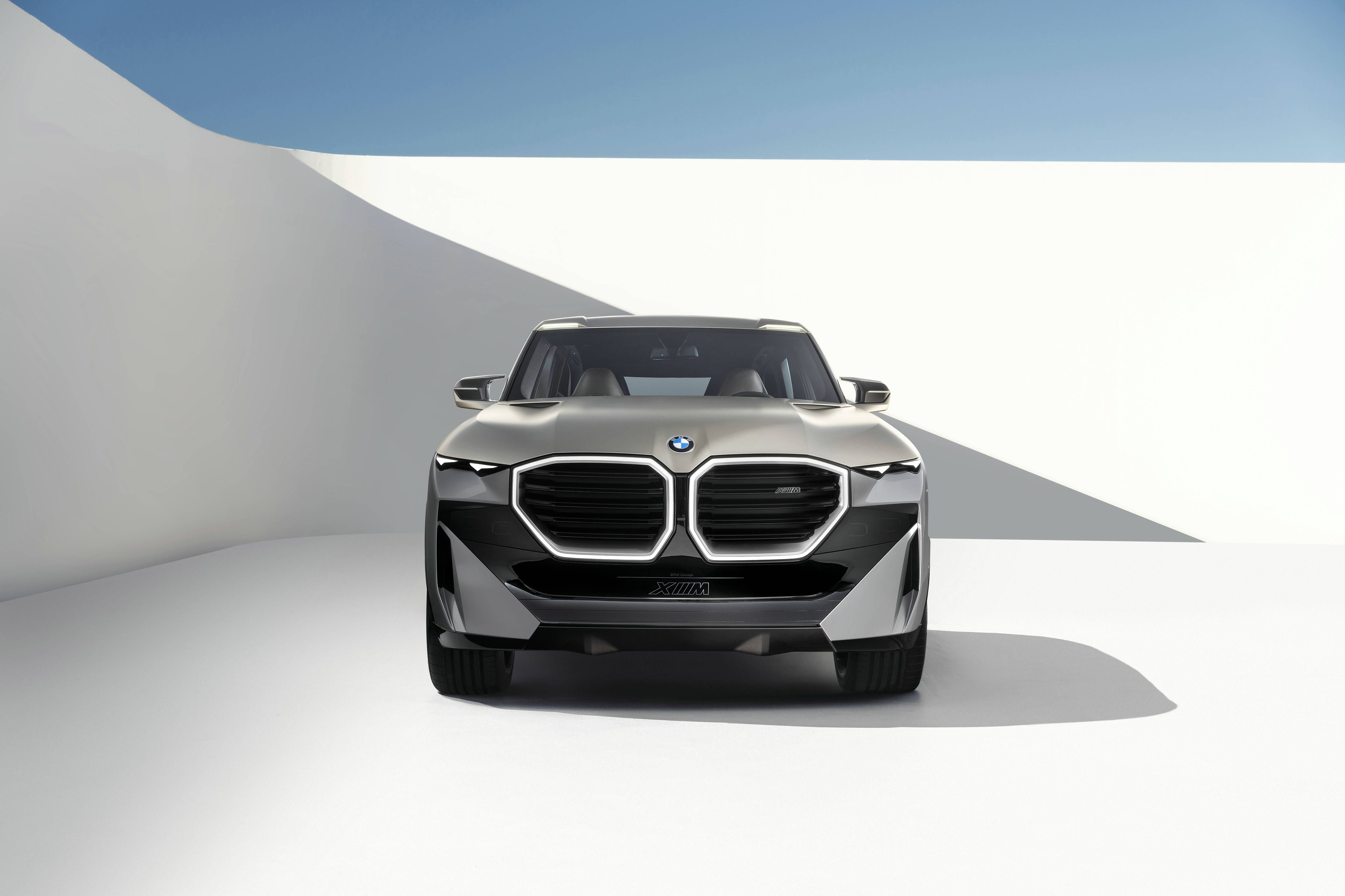 插電式混動車型BMW XM概念車全球首次亮相