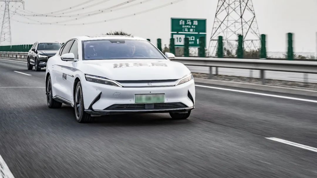 《拼車局》現(xiàn)場(chǎng)體驗(yàn)，小鵬P7讓你瞬間忘掉特斯拉Model 3