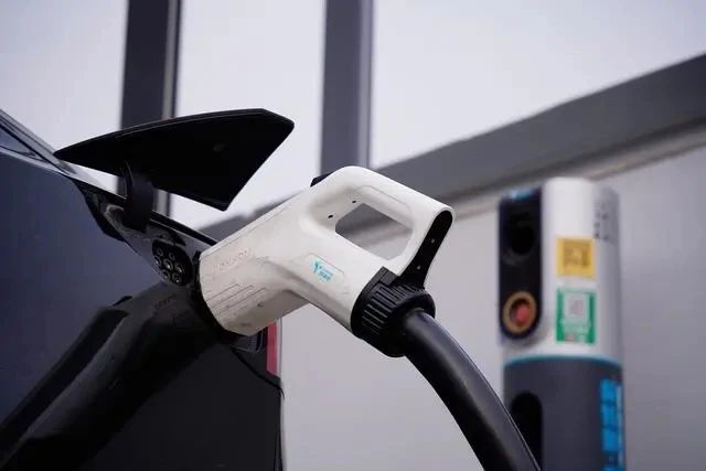 利潤腰斬不及保本理財，汽車行業復蘇有盼頭嗎？
