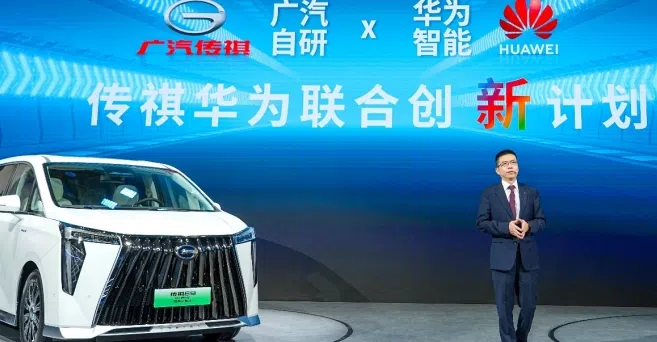 張若昀亮相北京車展，攜手傳祺新能源創領EV+時代