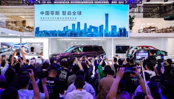 全球首創MPSUV 零跑C16開啟預售，掀起2024北京車展SUV新熱潮