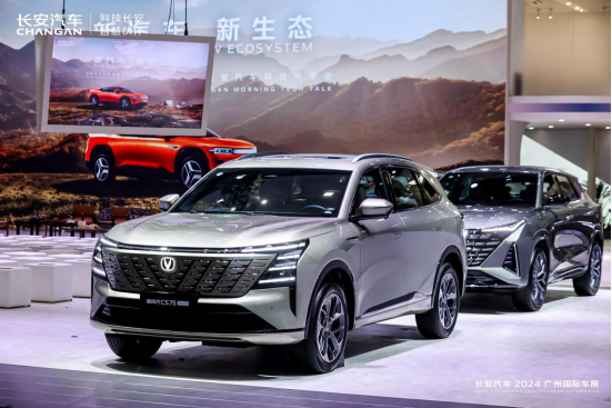 長安攜旗下所有品牌亮相車展 發布飛行汽車人形機器人計劃